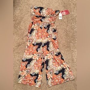 NWT Strapless jumper. Size M Hits about mid calf. Pockets